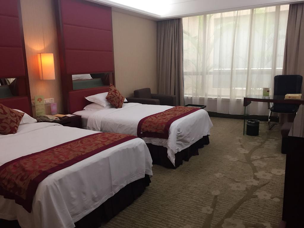 Berlin Holiday Hotel Dongguan  Kamer foto