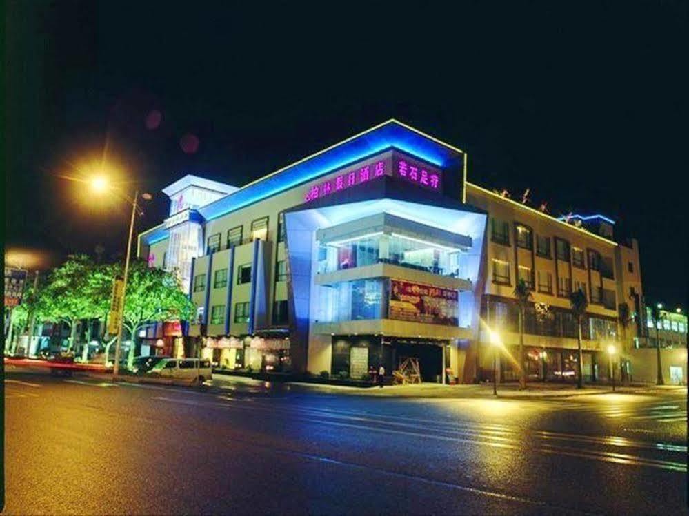 Berlin Holiday Hotel Dongguan  Buitenkant foto