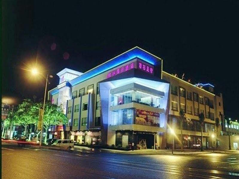 Berlin Holiday Hotel Dongguan  Buitenkant foto